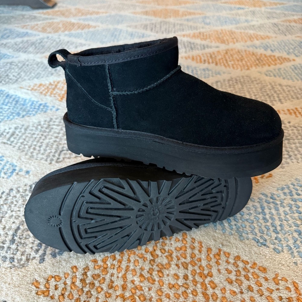 Uggs classic ultra mini platform suede boots youth 5 black